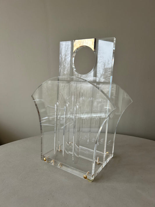 Magazine holder