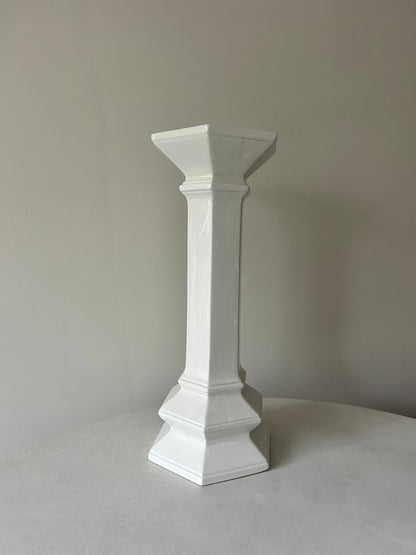 The porcelain pillar